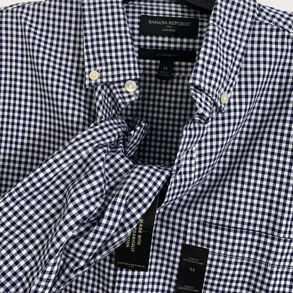 Men’s button down blue and white checkered shirt from banana republic medium - Picture 3 of 4